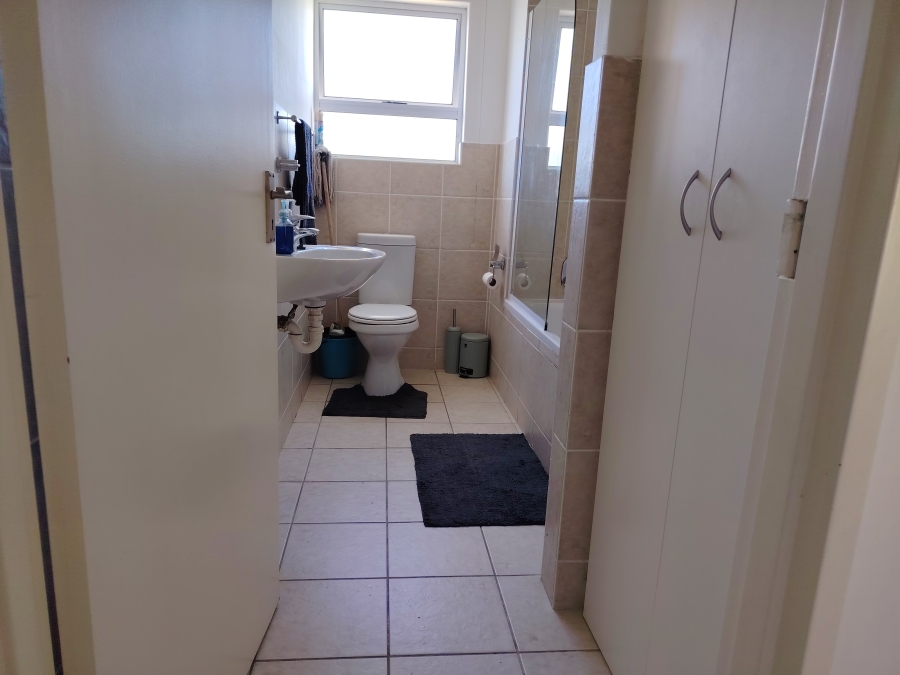 To Let 2 Bedroom Property for Rent in Sir Lowrys Pass Village Western Cape